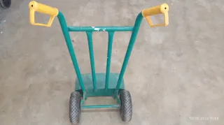 Carretilla de acero con pala larga