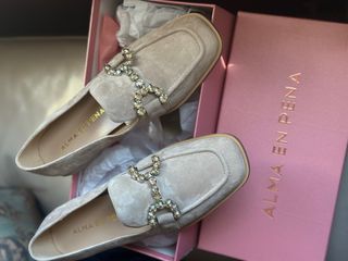 Zapatos Alma en Pena Piel Beige con Pedrería