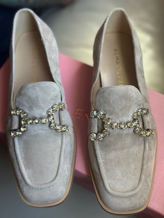 Zapatos Alma en Pena Piel Beige con Pedrería