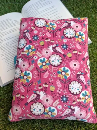 Funda libro acolchada hecha a mano