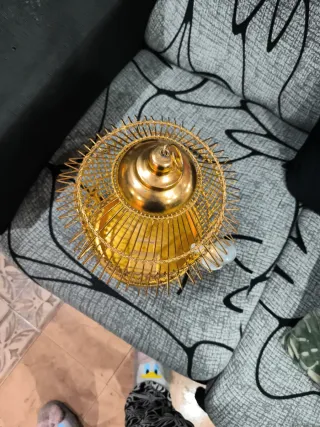 Jaula dorada para pájaros