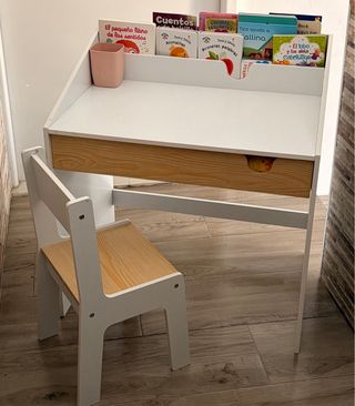 Escritorio infantil blanco y haya
