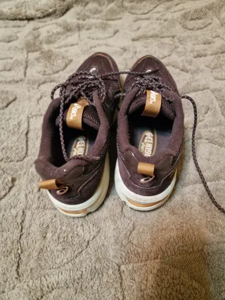 Zapatillas Asics Mujer Marrón y Dorado