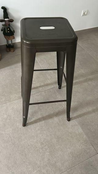 Sgabelli metallici grigi