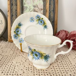Taza y plato porcelana inglesa Royal Albert