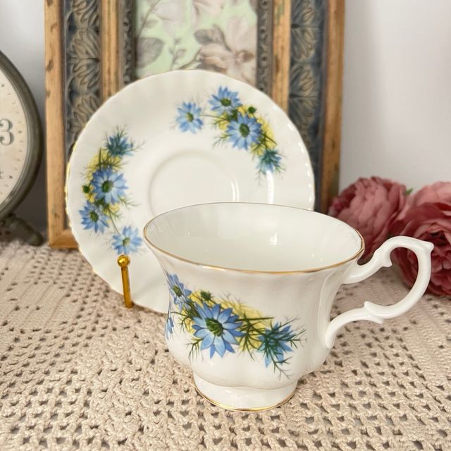 Taza y plato porcelana inglesa Royal Albert