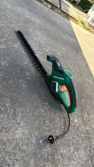 Cortasetos Black & Decker con cable