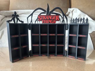 Expositor Stranger Things funko pop Kinder Joy