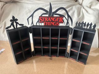 Expositor Stranger Things funko pop Kinder Joy