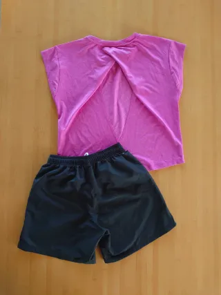 Conjunto deportivo: camiseta rosa y pantalón negro