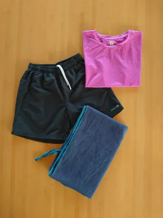Conjunto deportivo: camiseta rosa y pantalón negro