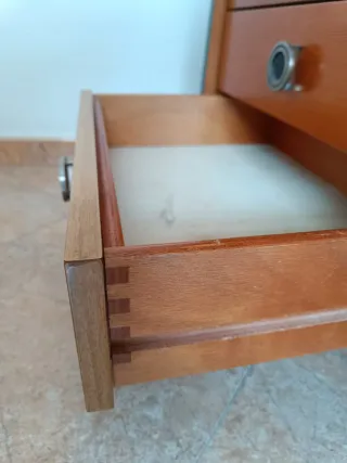 Escritorio madera verde y naranja