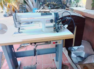 Máquina de coser industrial