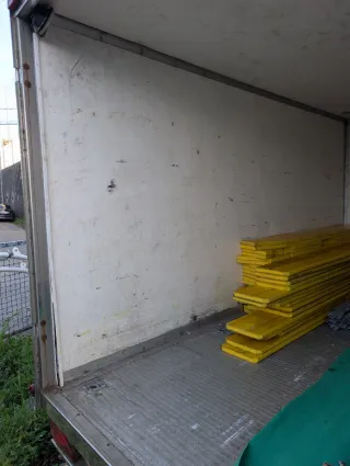 Remolque cerrado doble eje de 2000kg de MMA.