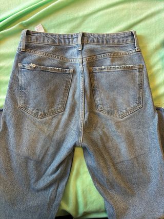 Pantalón vaquero Zara bajo deshilachado