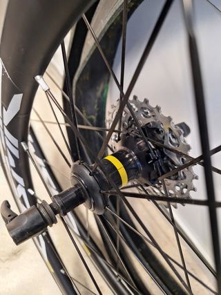 Ruedas Mavic Cosmic Elite UST con cubiertas pirely