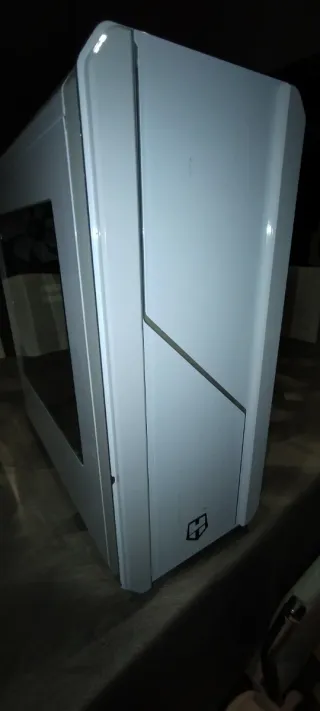 Caja de PC Blanca