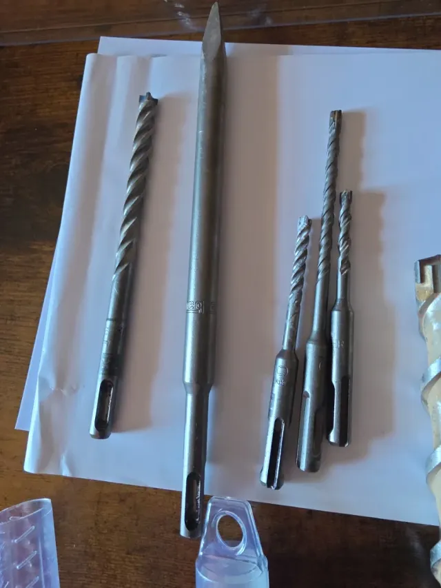 Lote Brocas hormigón SDS y puntero.