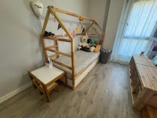 Letto a castello + Comodino + 2 sedie + 2 cassettiere