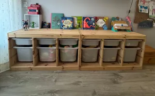 Letto a castello + Comodino + 2 sedie + 2 cassettiere