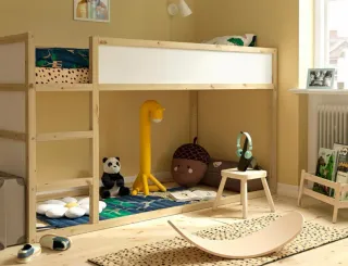 Letto a castello + Comodino + 2 sedie + 2 cassettiere