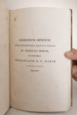 Raro y escaso devocionario en latín