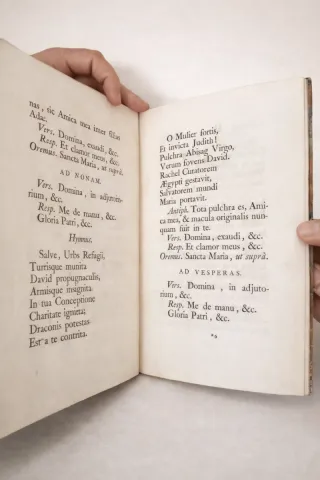 Raro y escaso devocionario en latín