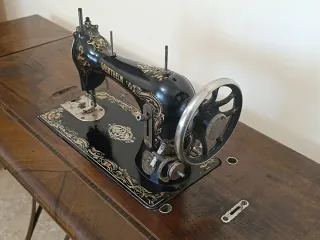 Máquina de coser Wertheim antigua