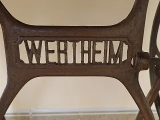 Máquina de coser Wertheim antigua