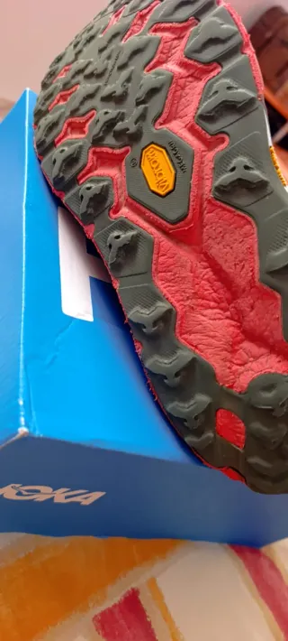 Zapatillas Hoka Trail Running Rojas/Rosa