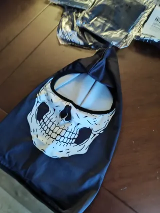 Pasamontañas calavera a estrenar