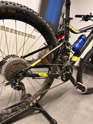 Bici da Montagna Giant Doppia Sospensione