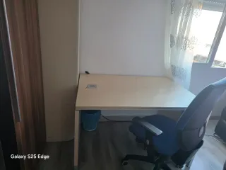 Escritorio y silla de oficina