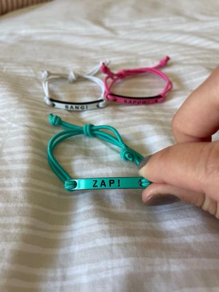 Pulseras/Coleteros Claire's ZAP! KAPOW! BANG!