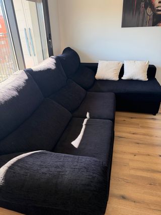 Sofá negro 2 plazas con chaiselongue