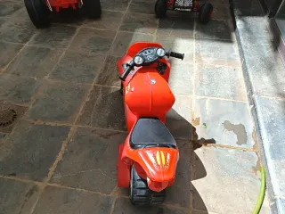 Moto de carreras para niño
