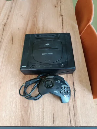 Consola Sega Saturn Negra + Mando