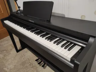 Yamaha Clavinova CLP-625 Piano Digital