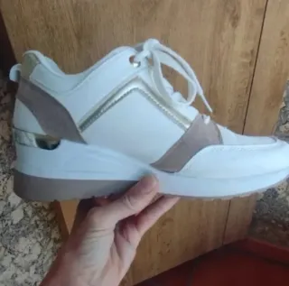 Deportivas mujer blancas y doradas