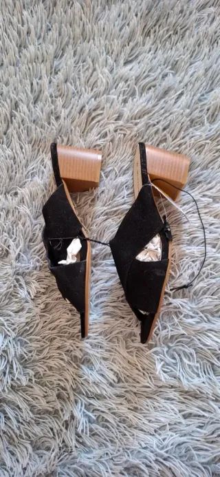 Sandalias de piel nuevas