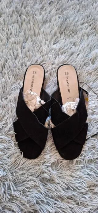 Sandalias de piel nuevas