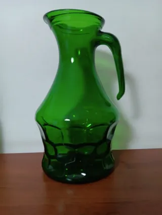 Caraffa in vetro verde vintage