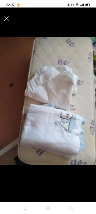 Cuna de bebé madera con colchón