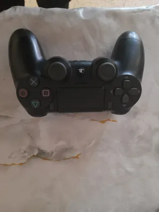 Consola PS4 + Mando Negro