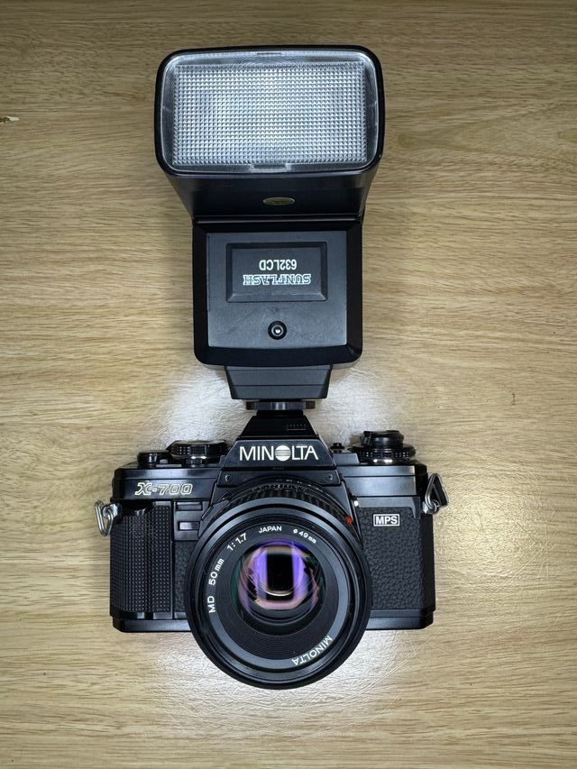 Minolta X-700 + 2 objetivos + flash
