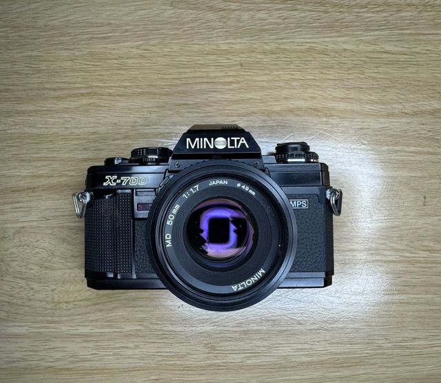 Minolta X-700 + 2 objetivos + flash