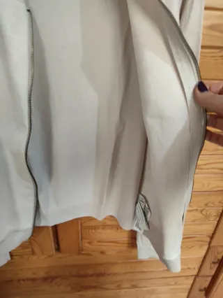 Chaqueta tipo ante con cremallera