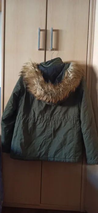 Parka verde militar con capucha