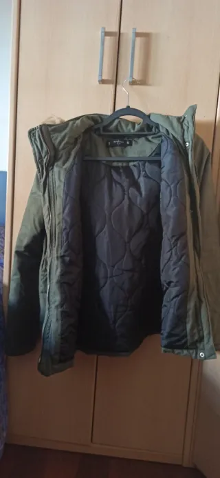 Parka verde militar con capucha