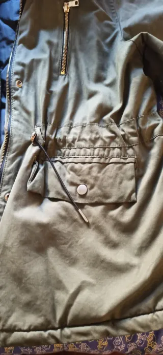 Parka verde militar con capucha